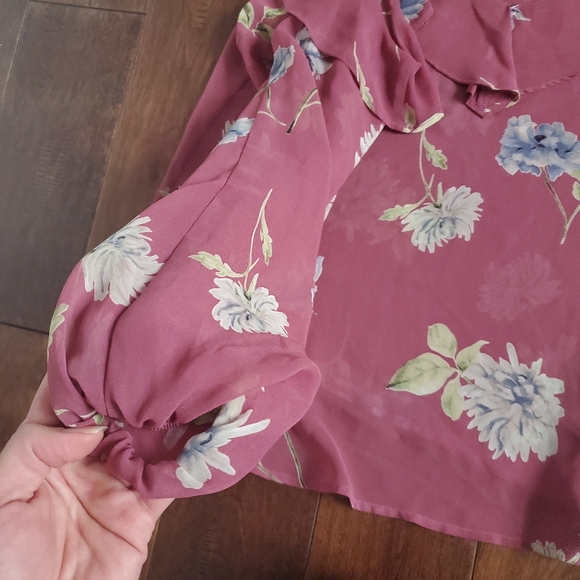 Soprano long sleeve sheer top size small, blush punk with flowers , fits… - Picture 3 of 3